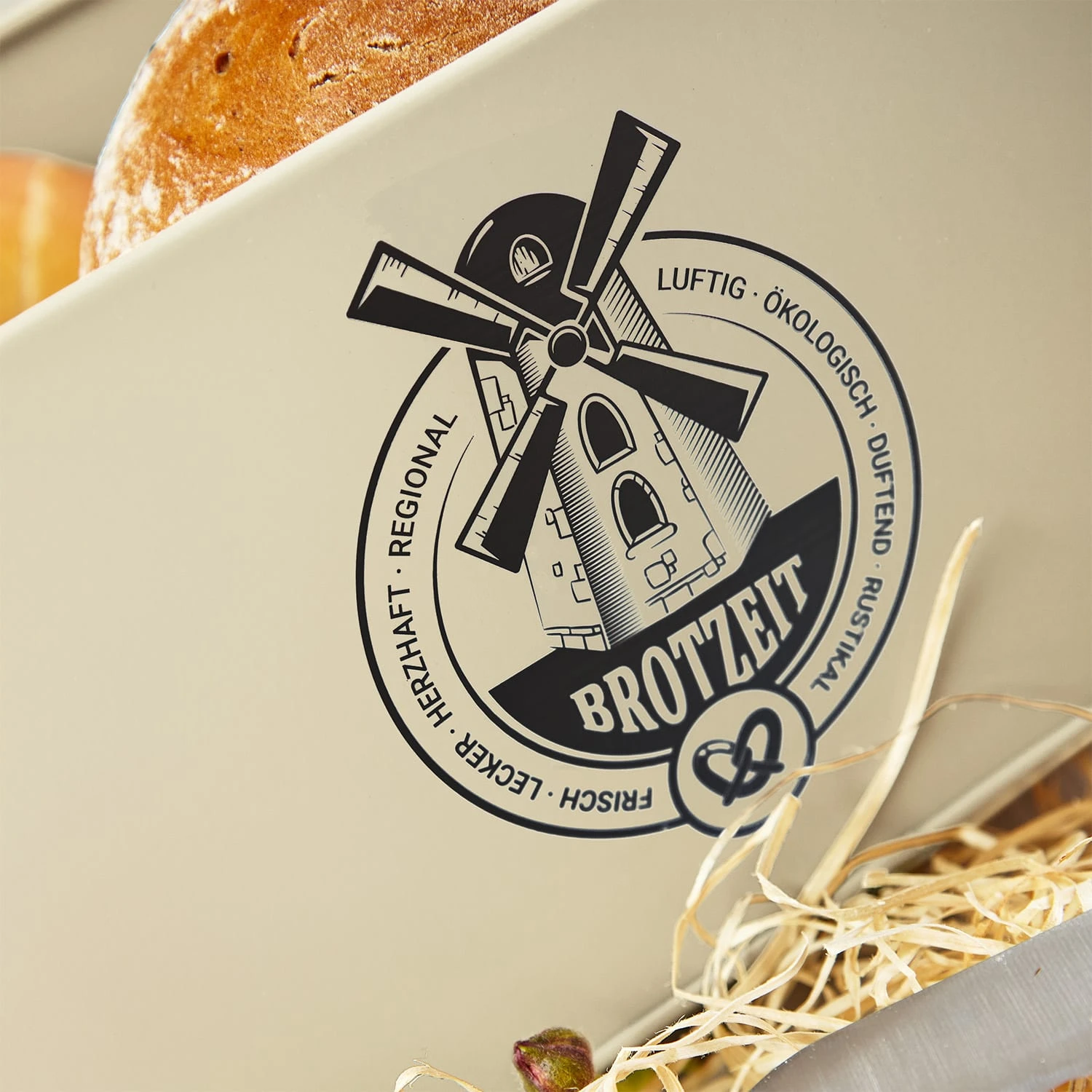 Stigby 2-in-1 Brotkasten Mit Schneidebrett Metallblech Bambus 6 Stigby 2-in-1 Brotkasten Mit Schneidebrett Metallblech Bambus – Bild 4